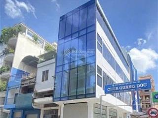 Cần bán gấp căn nhà góc 2 mặt tiền bàn cờ, quận 3, hợp đồng thuê 70 triệu/ tháng, giá chỉ 4 tỷ hơn