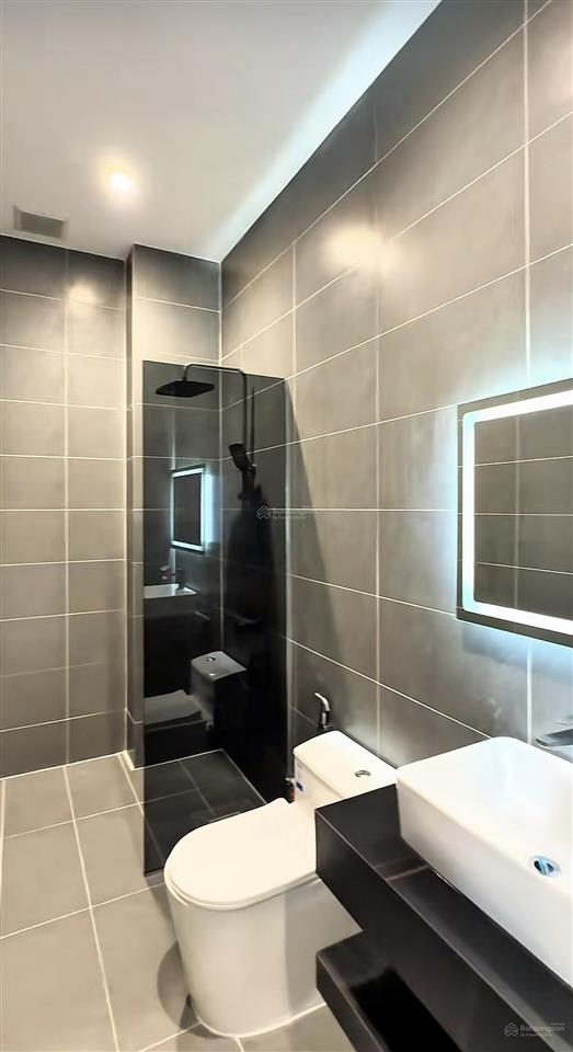 Chốt nhanh căn nhà nằm ngay lê thị hồng, gò vấp. dt khủng 125m2 mà giá chỉ 3.89 triệu, thuê 23tr/th