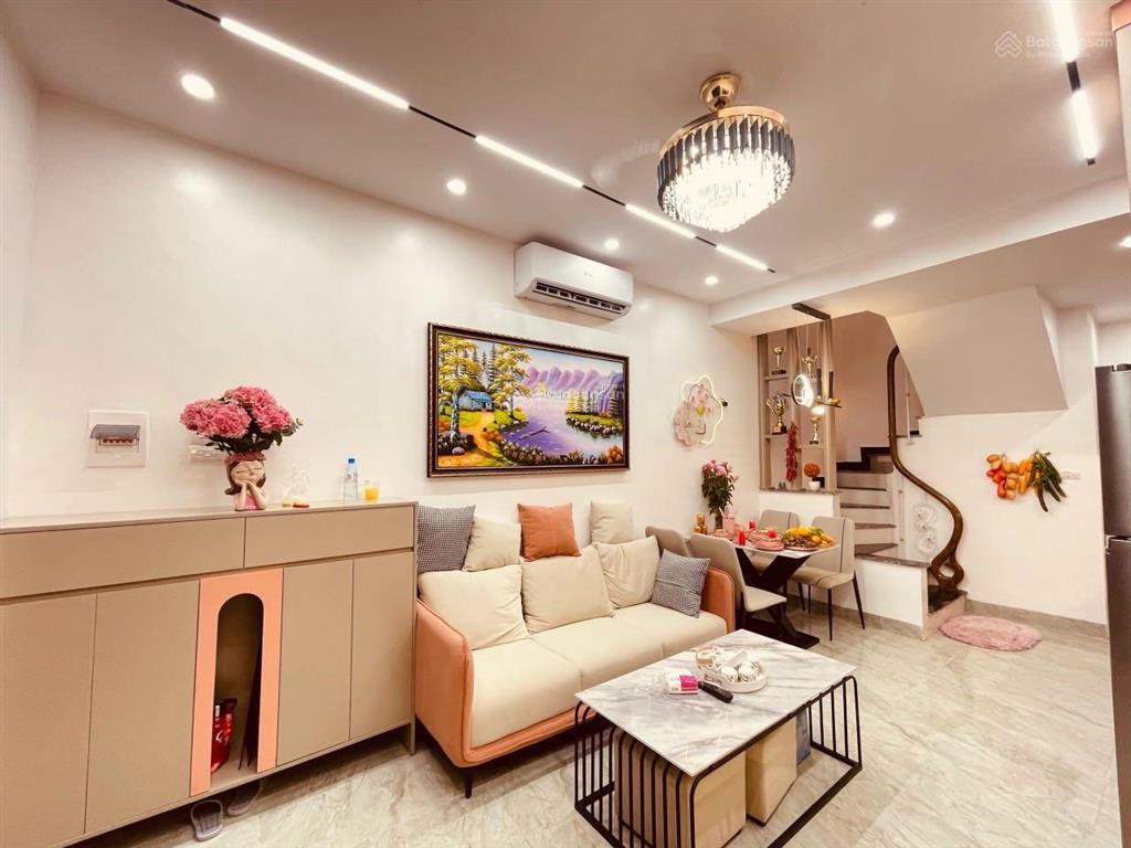 Bán nhà phố lĩnh nam, 31m2 x 5 tầng nội thất đầy đủ nhà đẹp về ở ngay 6,4 tỷ,  0961 579 ***