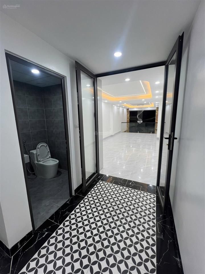 Bán nhà mặt phố phường vĩnh hưng kinh doanh sầm uất ngày đêm 75m 6 tầng thang máy  0961 579 ***