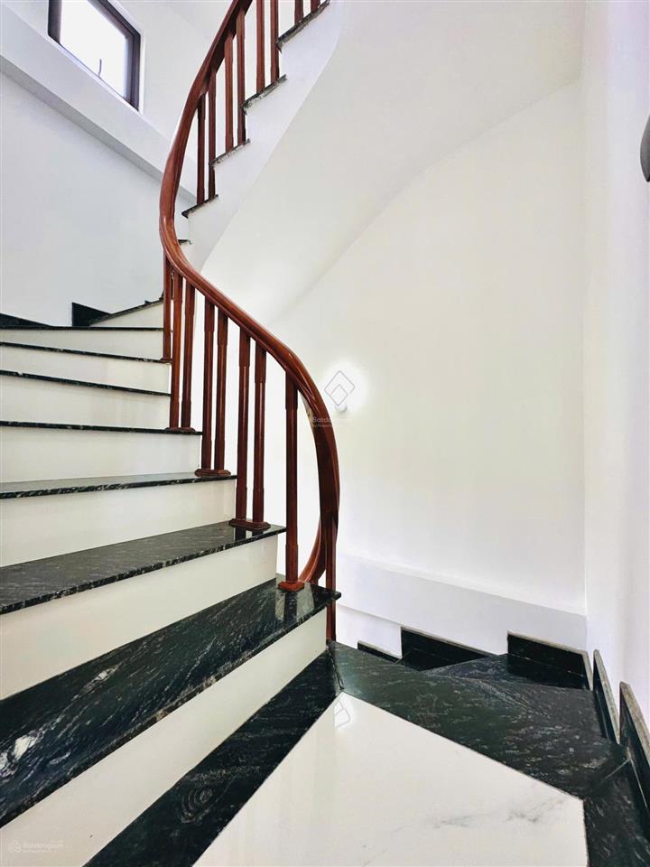 Bán nhà hàng xóm times city xây dựng riêng biệt 40m2 5,5t 6,8tỷ có bớt sổ đỏ riêng.  0961 579 ***