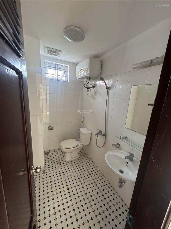 Chính chủ cần bán căn hộ đền lừ iii view mặt hồ lô góc tầng trung 60m 2 ngủ  0961 579 ***