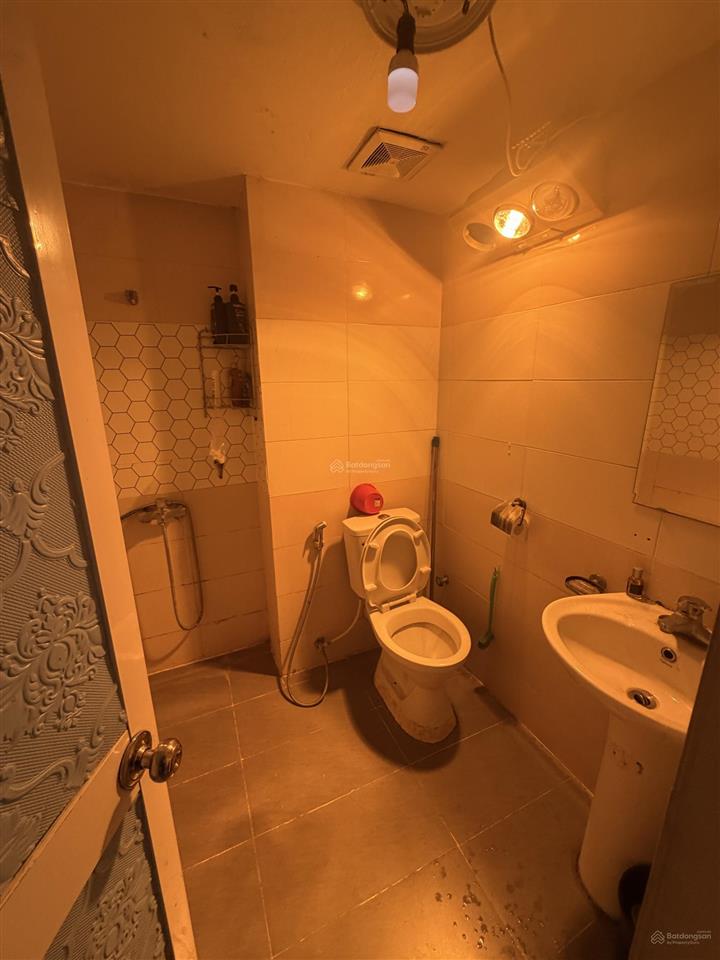 Bán chung cư đền lừ sổ đỏ chính chủ tầng trung, 2,95 tỷ, 56m2, 2pn, 1wc, nội thất đầy đủ 0961 579 ***