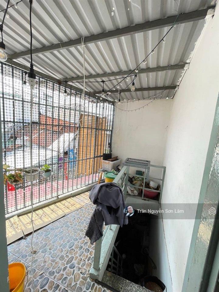 70m2 trung tâm quận 4 giá chưa đến 6 tỷ hàng ngộp!