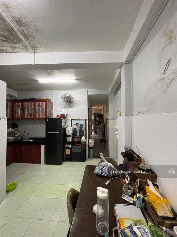 70m2 trung tâm quận 4 giá chưa đến 6 tỷ hàng ngộp!