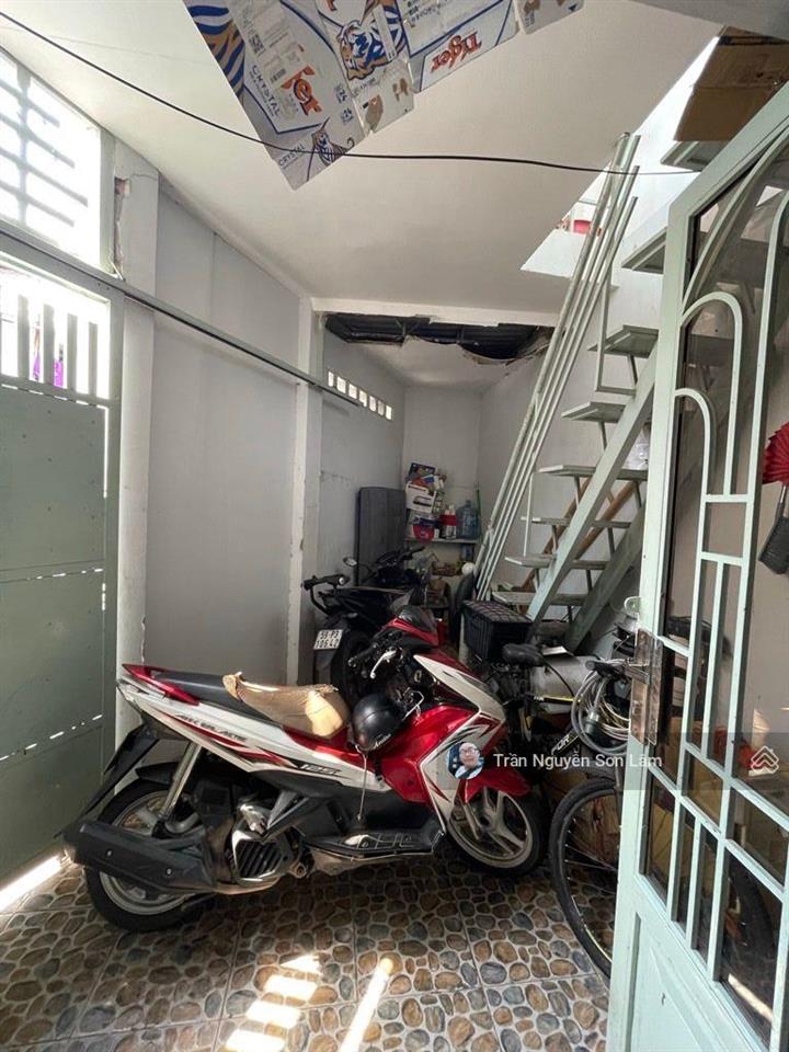 70m2 trung tâm quận 4 giá chưa đến 6 tỷ hàng ngộp!