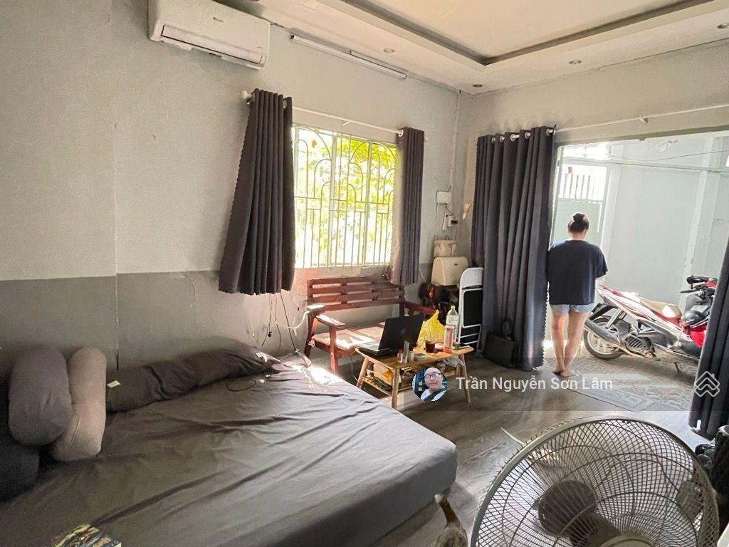 70m2 trung tâm quận 4 giá chưa đến 6 tỷ hàng ngộp!