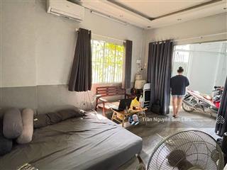 70m2 trung tâm quận 4 giá chưa đến 6 tỷ hàng ngộp!