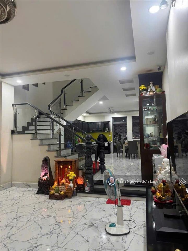 Bán nhà mặt tiền 105d trịnh quang nghị, gần chợ bình điền, 110m², 3 tầng, xe hơi trong nhà
