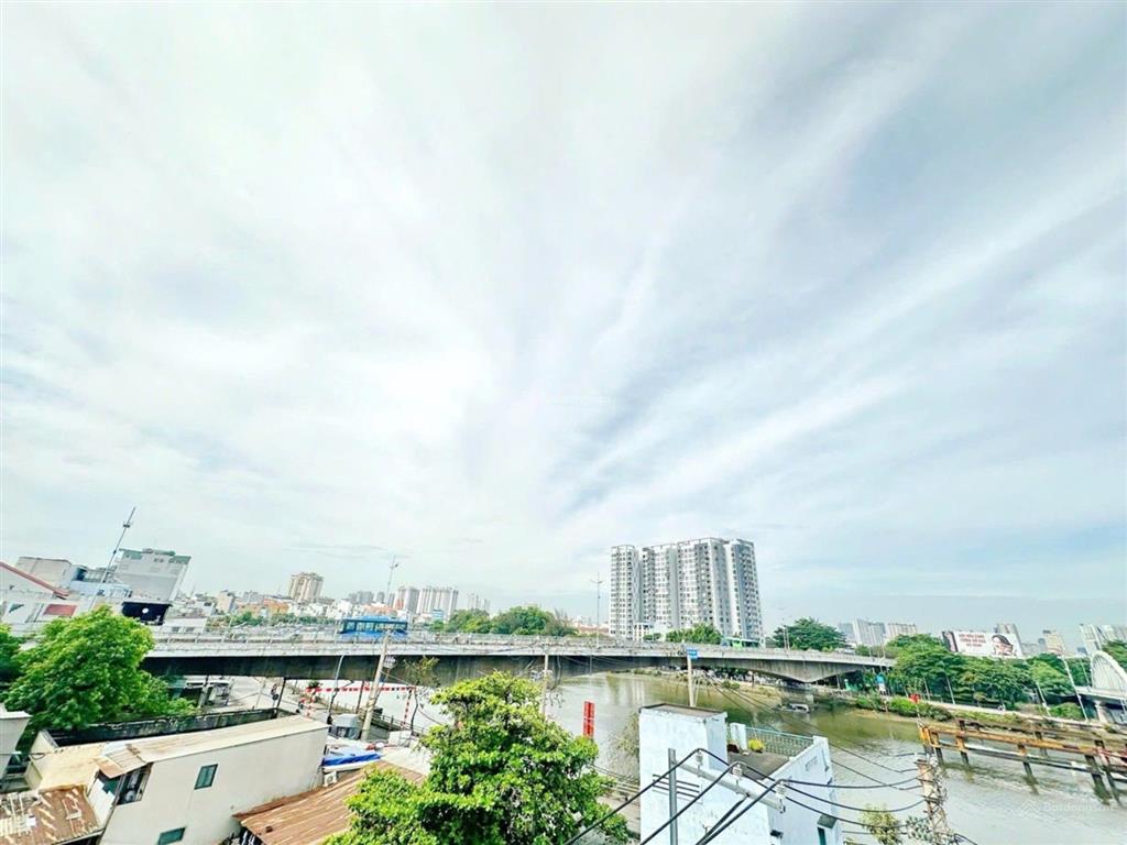 Bán nhà riêng tại 67 trần xuân soạn, 4,49 tỷ, 26 m2, đẹp, nhiều tiện ích