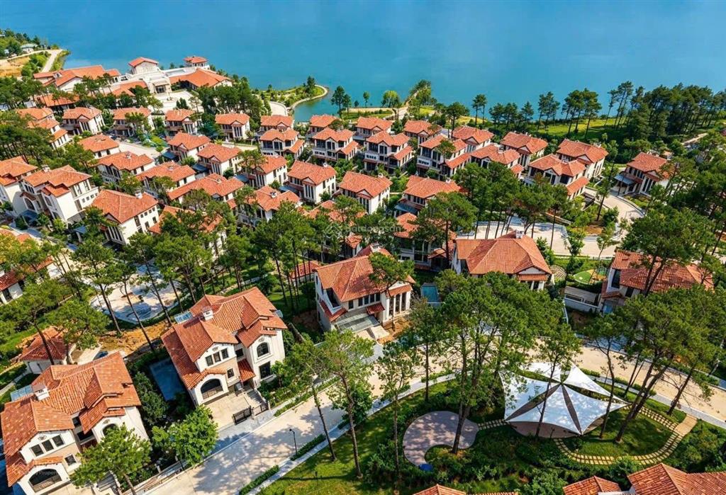 Do mua 2 căn nên tôi có nhu cầu bán lại 1 căn biệt song lập căn góc đẹp dự án nhận nhà ở luôn