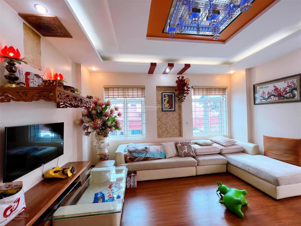 Bán nhà trần thái tông, cầu giấy 56 m2, 10 tỷ, 8 phòng, mới tinh, ô tô 24 chỗ đón đầu ngõ