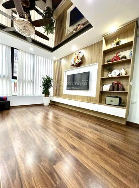 Bán nhà, chủ nhà bán kín, trần quốc hoàn, cầu giấy 46m2, thang máy, 11 tỷ, 16 chỗ đón đầu ngõ