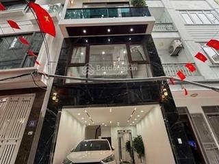 Bán nhà, chủ nhà bán kín, trần quốc hoàn , cầu giấy 46m2, thang máy, 11 tỷ, 16 chỗ đón đầu ngõ