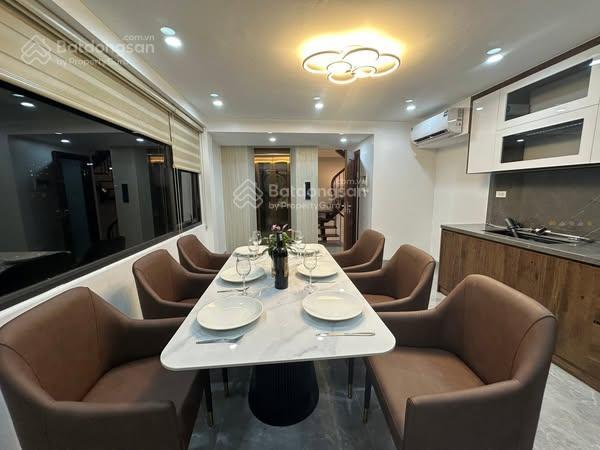 Bán nhà, chủ nhà bán kín, khúc thừa dụ, cầu giấy 46m2, thang máy, 11 tỷ, 45 chỗ đón đầu ngõ