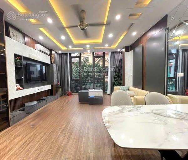 Bán nhà, gần 106 hoàng quốc việt, cầu giấy 48m2, hơn 11 tỷ, thang máy, 45 chỗ đón đầu ngõ