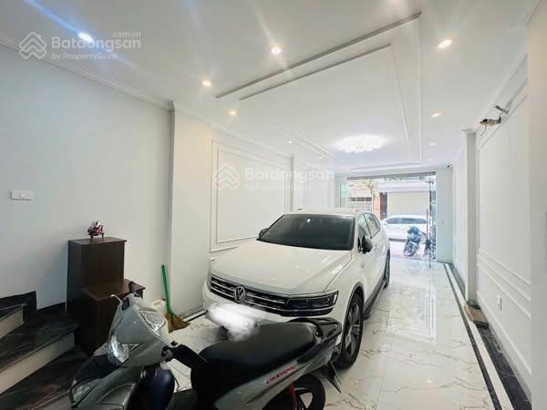 Bán nhà nguyễn văn huyên, cầu giấy phân lô, gara 7 chỗ, 68m2, 21 tỷ, thang máy , 3 thoáng, hiếm