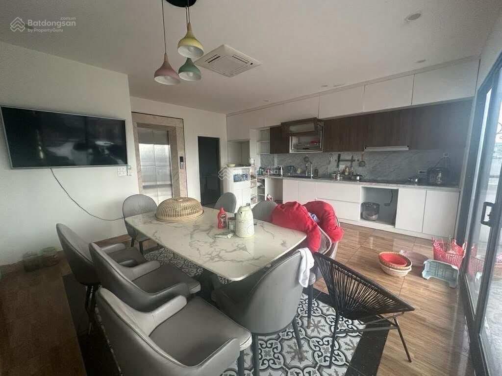 Bán nhà, chủ nhà bán kín, duy tân, cầu giấy 23 tỷ, 80m2, thang máy , oto ngủ trong nhà, kinh doanh