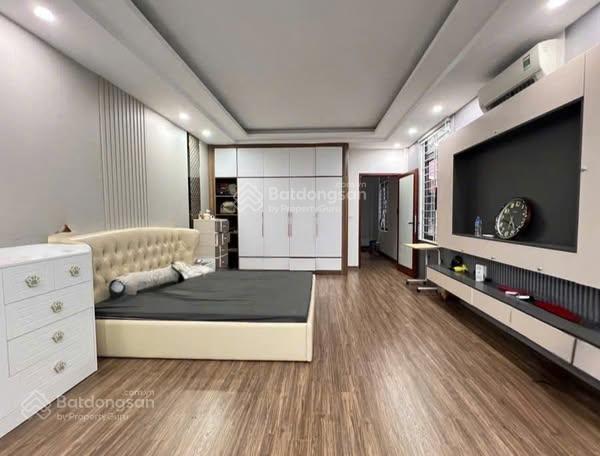 Bán nhà, chủ nhà bán kín, duy tân, cầu giấy hơn 11 tỷ, 48m2, thang máy, ô tô 16 chỗ đón đầu ngõ
