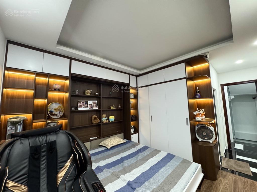 Bán nhà, chủ nhà đi bộ ra trung kính, cầu giấy 41m2, 5 tầng, hơn 9 tỷ, mới tinh, ở luôn