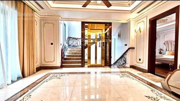 Bán nhà, nghĩa đô, hoàng quốc việt, cầu giấy 82m2, 24 chỗ, thang máy, 24 tỷ, 2 oto ngủ trong nhà