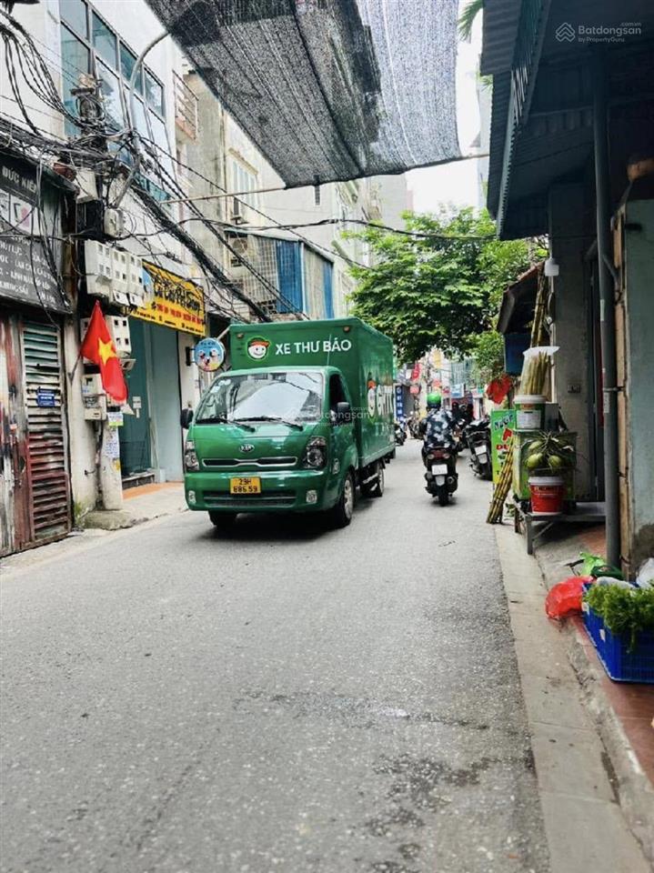 Bán nhà, khúc thừa dụ, cầu giấy 46m2, thang máy, hơn 10 tỷ, mới tinh, xách va li ở luôn, ô tô