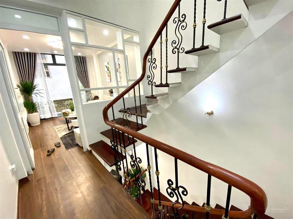 Bán nhà ngã tư thái hà  44m2  vị trí đỉnh  nhà đẹp dân xây tâm huyết  sân xe riêng  giá hời