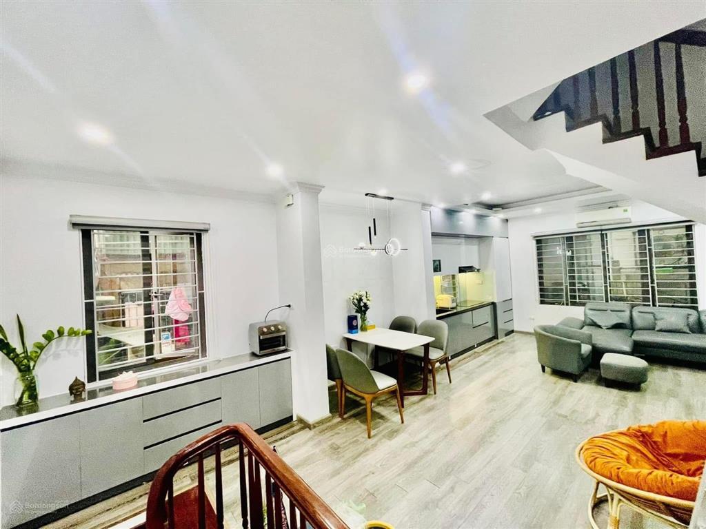 Bán nhà khương đình, 15m ra phân lô ô tô tránh đỗ, ba gác tận cửa, 4.3m mặt tiền, nhà đẹp ở ngay