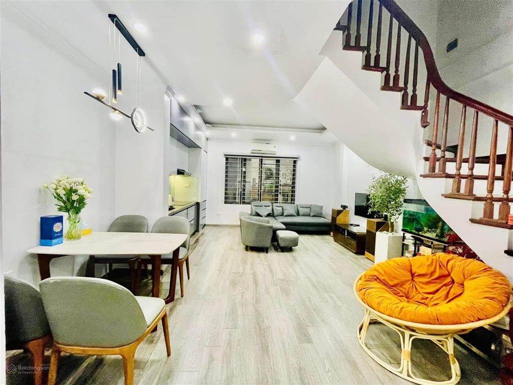 Bán nhà khương đình, 15m ra phân lô ô tô tránh đỗ, ba gác tận cửa, 4.3m mặt tiền, nhà đẹp ở ngay