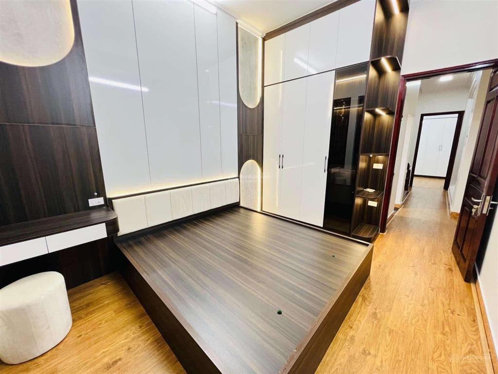 Bán nhà hoàng ngân, ô tô đỗ cửa, ngõ thông, 4.2m mặt tiền, 5 tầng lực lưỡng