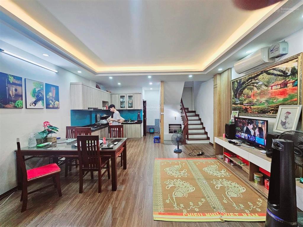 Bán nhà cự lộc, 40m2*5t 4.5m mặt tiền, nhà đẹp, hàng xóm roy, gần vin cao xà lá