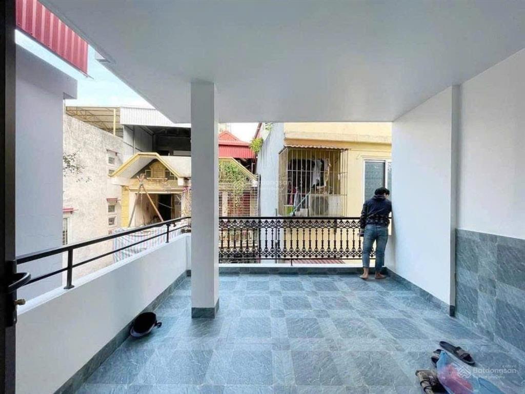 Bán nhà giáp nhất, lô góc, ô tô đỗ cửa, ngõ thông kinh doanh, nhà đẹp hiện đại, hàng xóm 2 khu vin