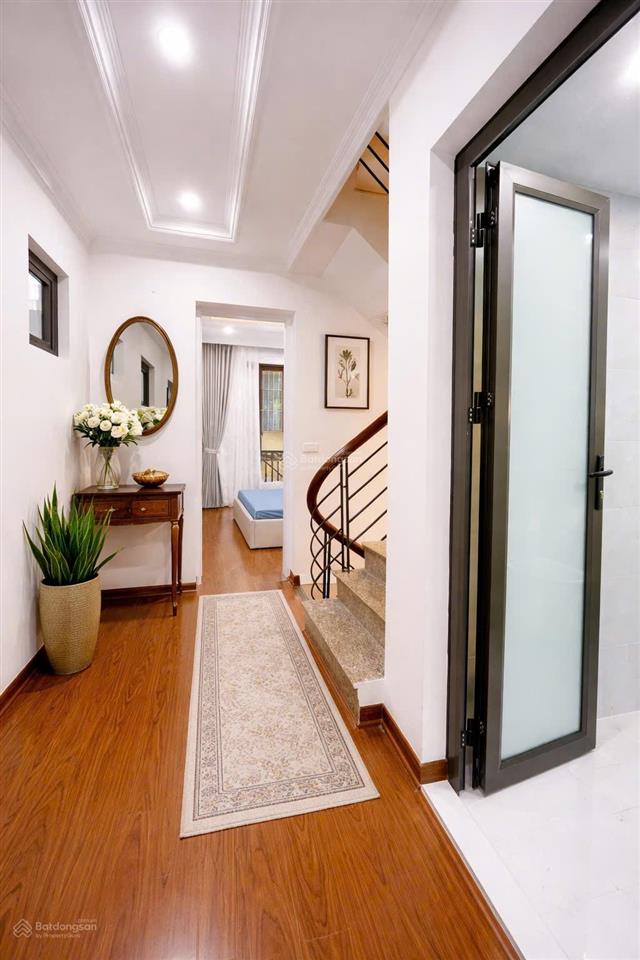 Bán nhà giáp nhất, lô góc, ô tô đỗ cửa, ngõ thông kinh doanh, nhà đẹp hiện đại, hàng xóm 2 khu vin