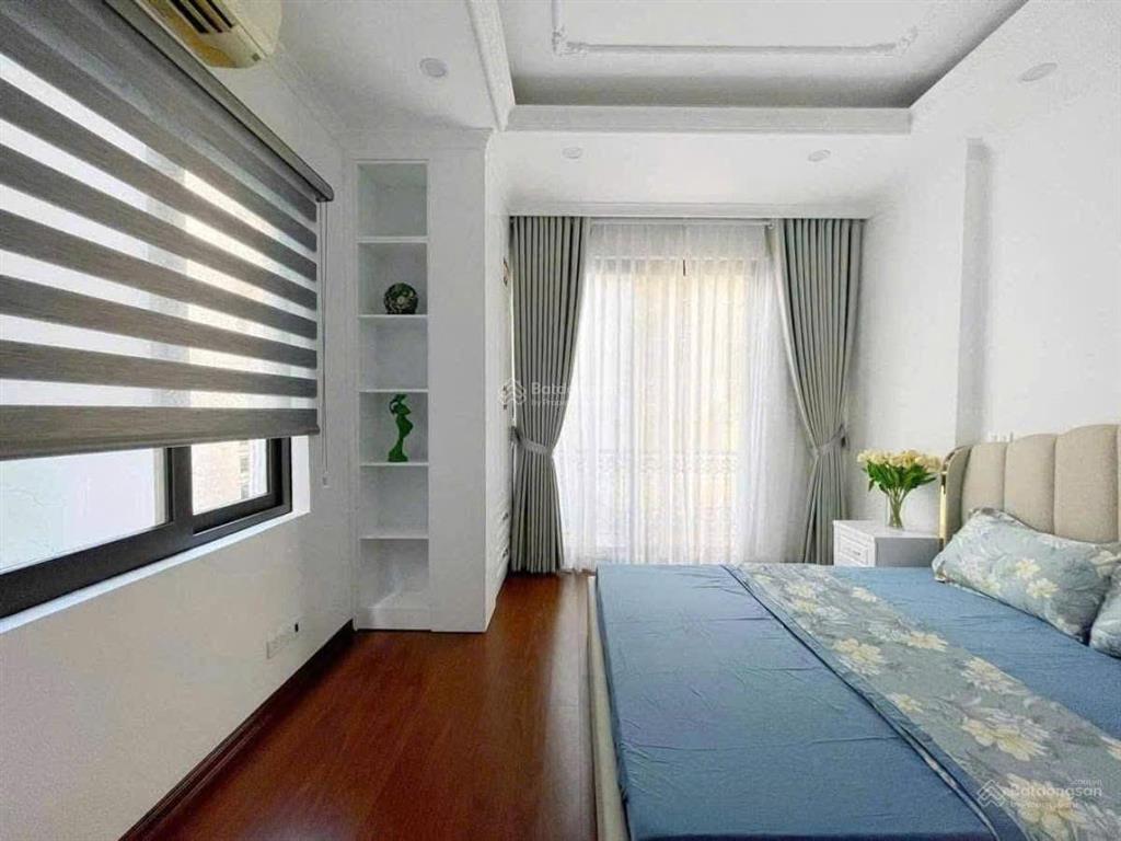 Bán nhà giáp nhất, lô góc, ô tô đỗ cửa, ngõ thông kinh doanh, nhà đẹp hiện đại, hàng xóm 2 khu vin