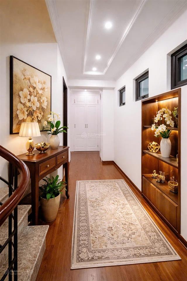 Bán nhà giáp nhất, lô góc, ô tô đỗ cửa, ngõ thông kinh doanh, nhà đẹp hiện đại, hàng xóm 2 khu vin