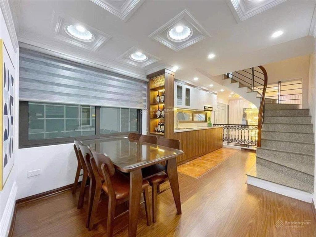 Bán nhà giáp nhất, lô góc, ô tô đỗ cửa, ngõ thông kinh doanh, nhà đẹp hiện đại, hàng xóm 2 khu vin