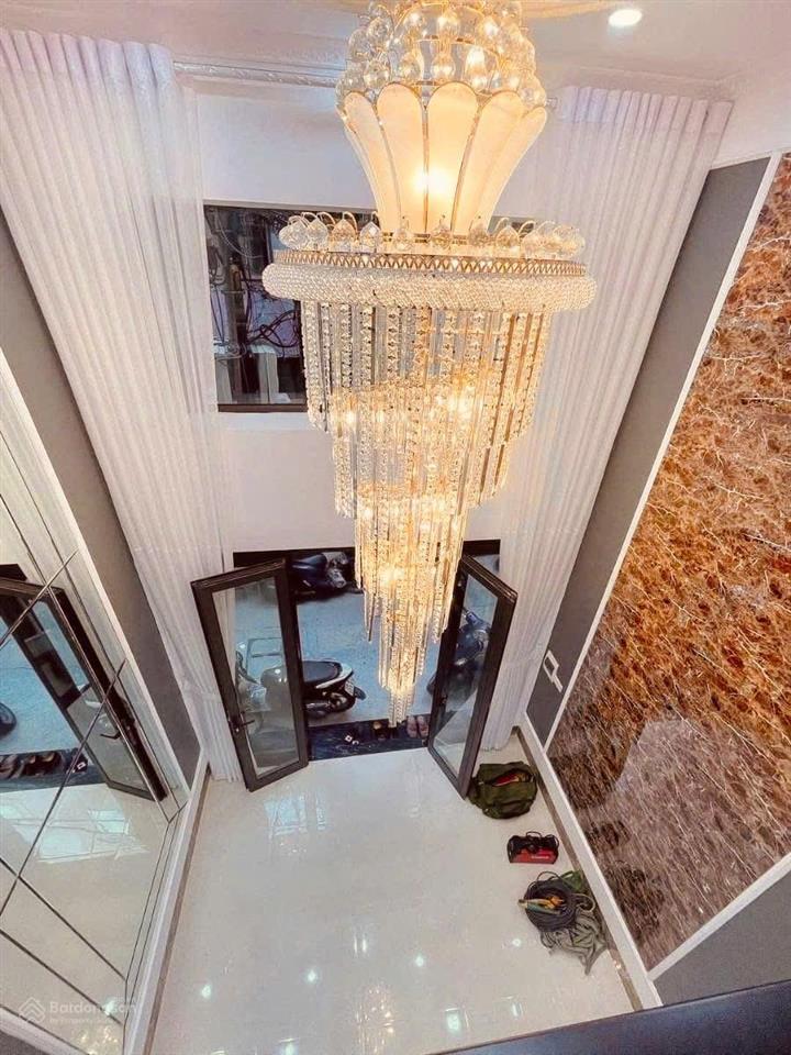 Bán nhà giáp nhất, lô góc, ô tô đỗ cửa, ngõ thông kinh doanh, nhà đẹp hiện đại, hàng xóm 2 khu vin