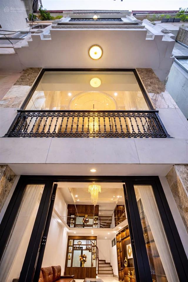 Bán nhà giáp nhất, lô góc, ô tô đỗ cửa, ngõ thông kinh doanh, nhà đẹp hiện đại, hàng xóm 2 khu vin