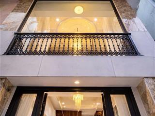 Bán nhà giáp nhất, lô góc, ô tô đỗ cửa, ngõ thông kinh doanh, nhà đẹp hiện đại, hàng xóm 2 khu vin