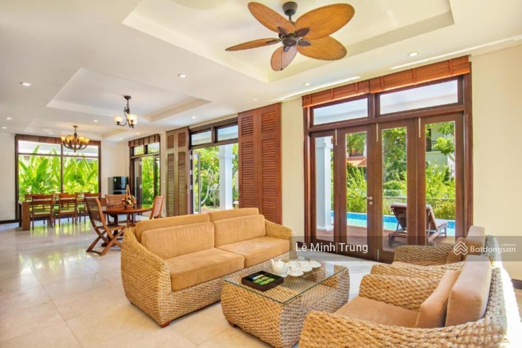 Biệt thự hồ bơi sát biển mỹ khê  dòng tiền 60tr/tháng  có pccc