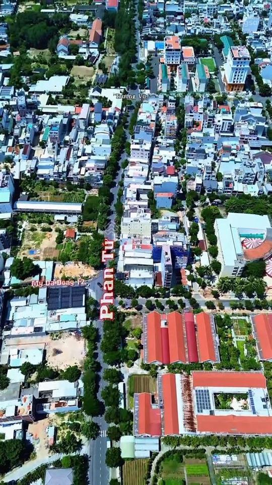 Góc 2 mặt tiền đường phan tứ  ra biển chỉ 200 mét