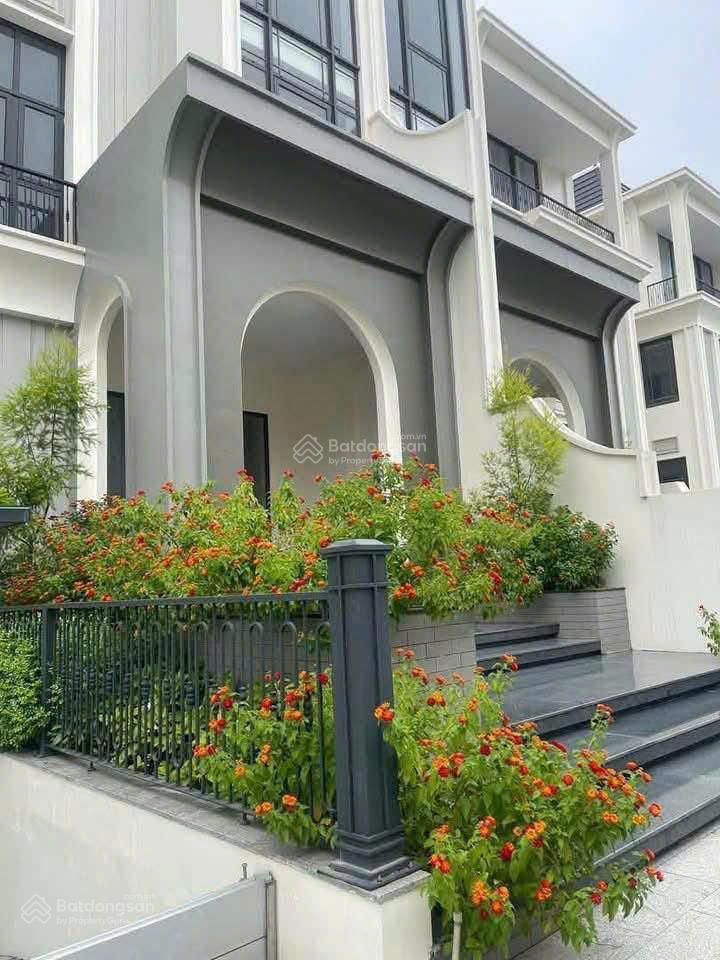 Chính chủ cần bán liền kề khu p ciputra giá tốt  0375 745 ***