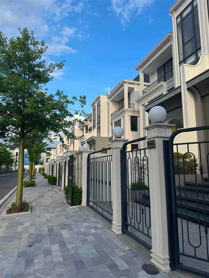 Chính chủ cần bán liền kề khu p ciputra giá tốt  0375 745 ***
