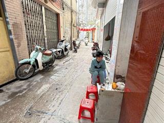 Trung tả  dân xây  mặt ngõ thông kinh doanh 3 mặt thoáng 5 tầng. giá 4,9 tỷ