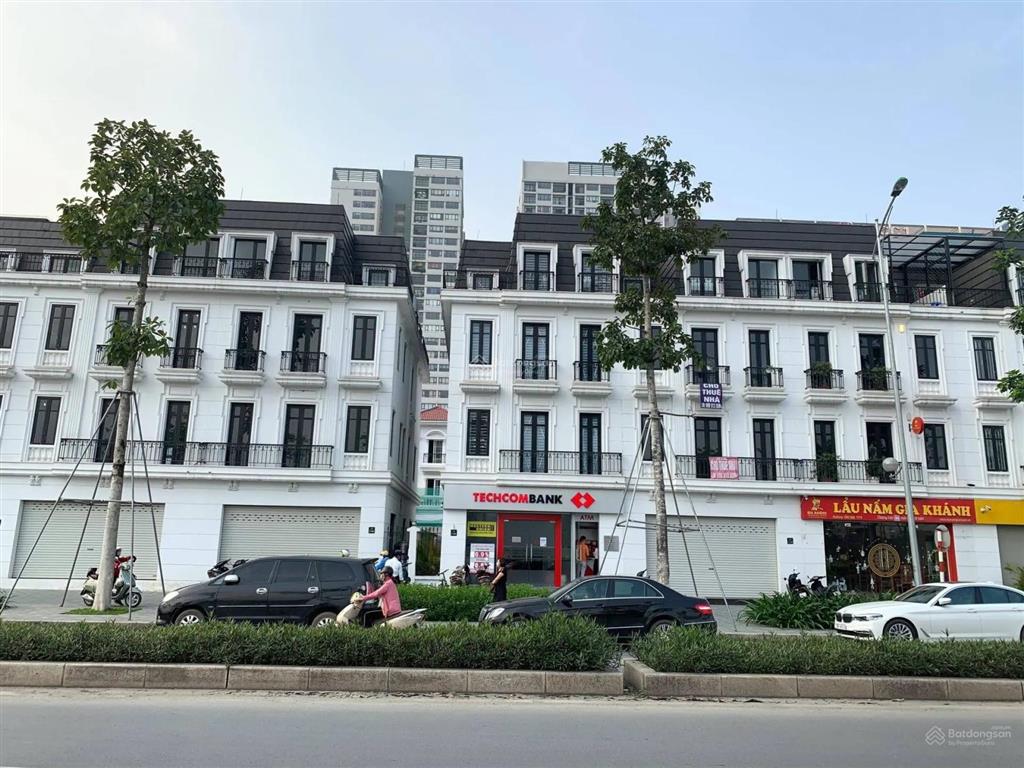 Cần tiền bán căn lk embassy 120m2 đường 60m. giá bán nhanh 63 tỷ. có tl