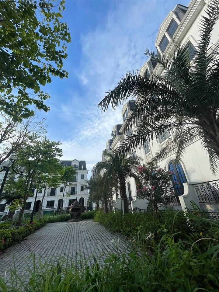 Cần bán gấp liền kề vườn hoa. giá bán nhanh 35,5 tỷ