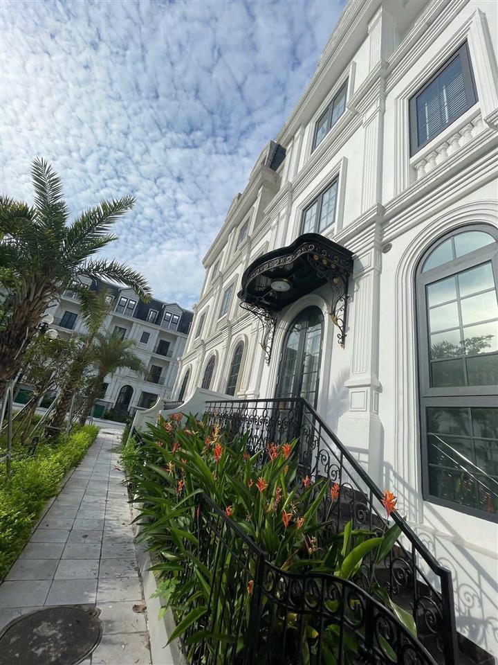 Cần bán gấp liền kề vườn hoa. giá bán nhanh 35,5 tỷ