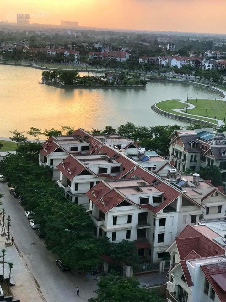 Bán nhà biệt thự mặt hồ thành phố giao lưu, 90 tỷ vnd, 240m2, view đẹp