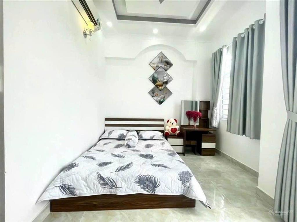 Vị trí sát phú mỹ hưng hẻm xe hơi đỗ cửa 3 tầng khu dân cư đồng bộ  giá 5,5 tỷ hiếm có