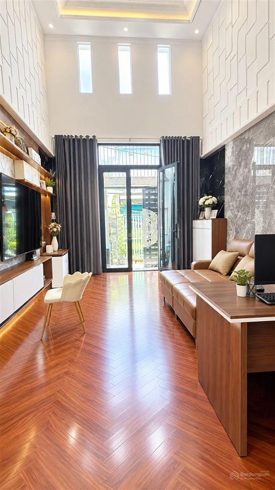 Nhà đẹp 3 tầng cách hẻm xh khoảng 20m  huỳnh tấn phát phú thuận  q7 6.** đ